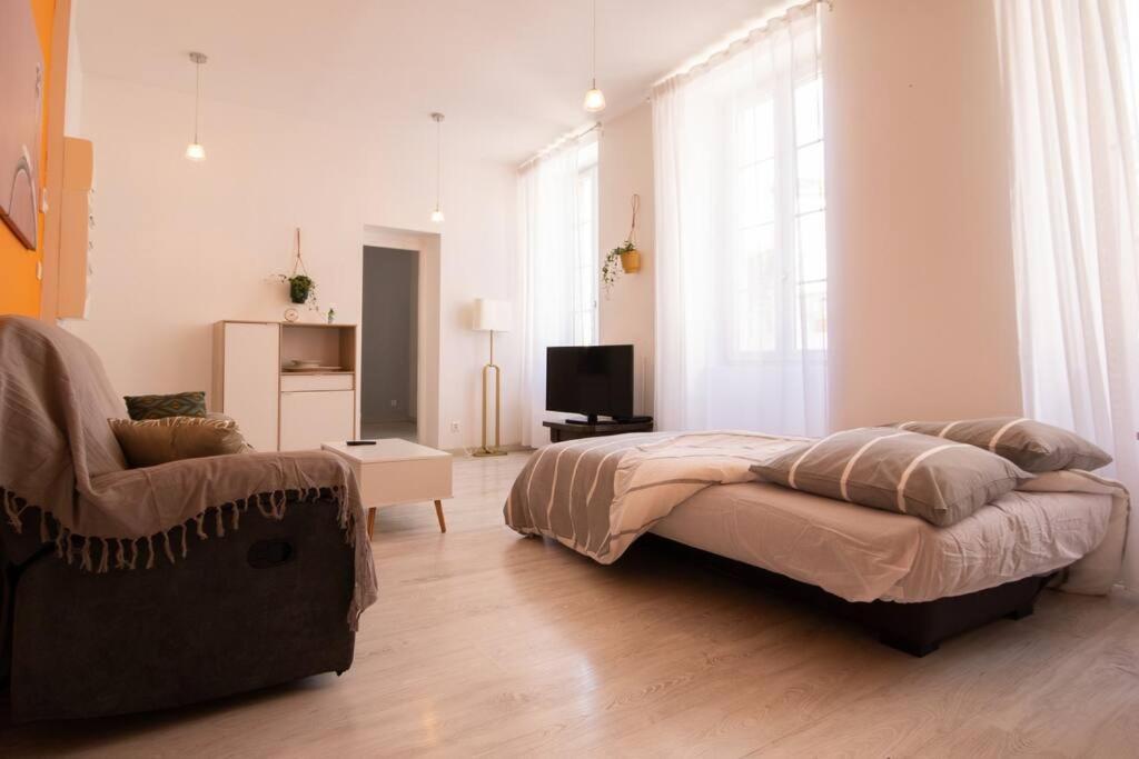 La Fontaine Neuve-Avallon-5 Personnes-1 Chambre-3 Lits-Parking-Wifi Bagian luar foto