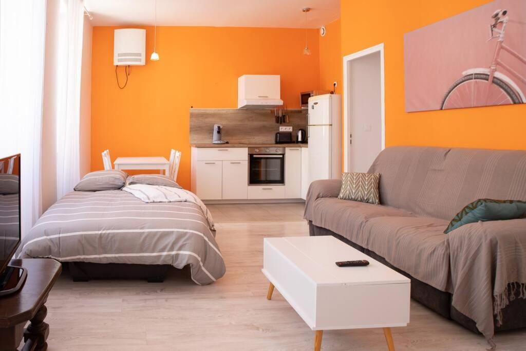 La Fontaine Neuve-Avallon-5 Personnes-1 Chambre-3 Lits-Parking-Wifi Bagian luar foto